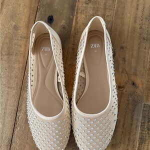 Zara Women's Beige Studded Flats
